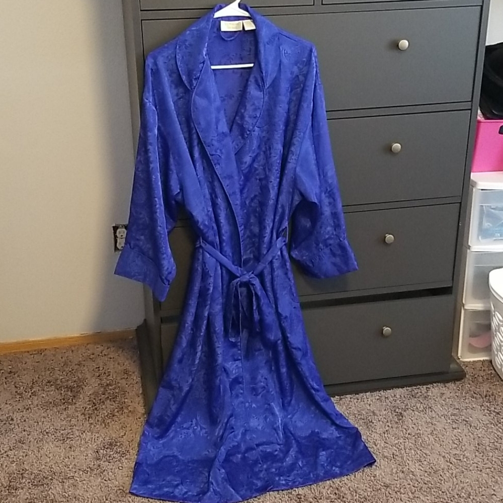 🍂3 for $25🍂VS Blue silk robe